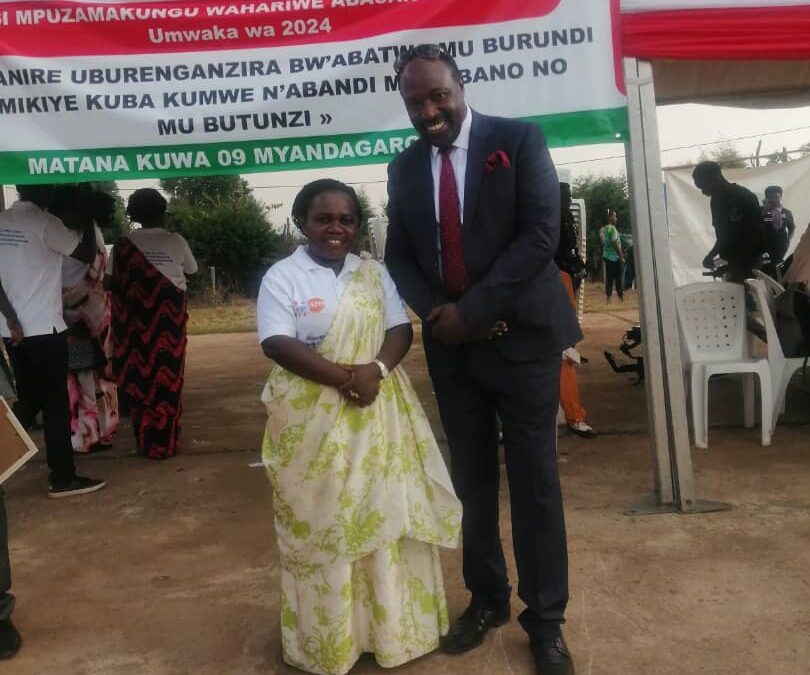 Le Représentant légal invité par la Ministre de la Solidarité Nationale , des affaires sociales, des droits de la personne humaine et genre au Burundi lors de la journée internationale des peuples autochtone
