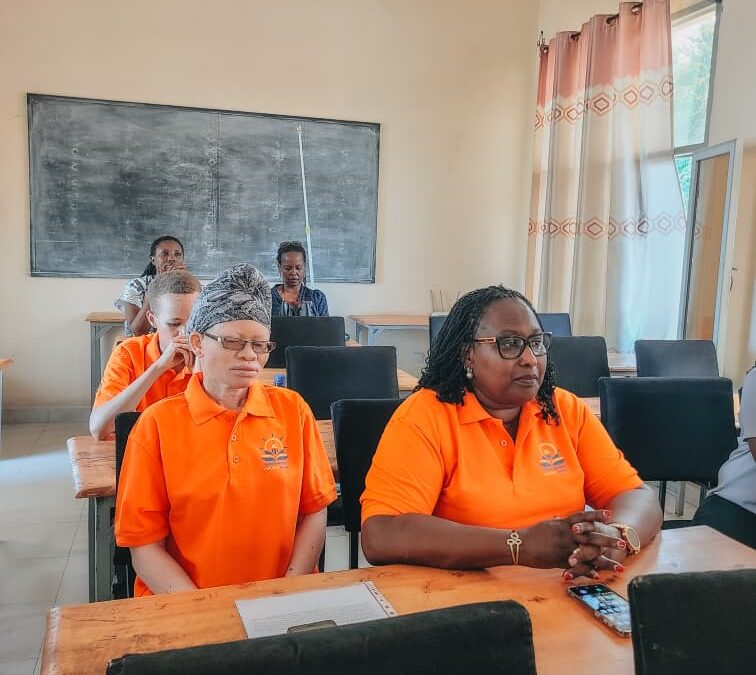 Analyse et sélection des micro-projets des Albinos soutenus par la commune de Boom  en Belgique.